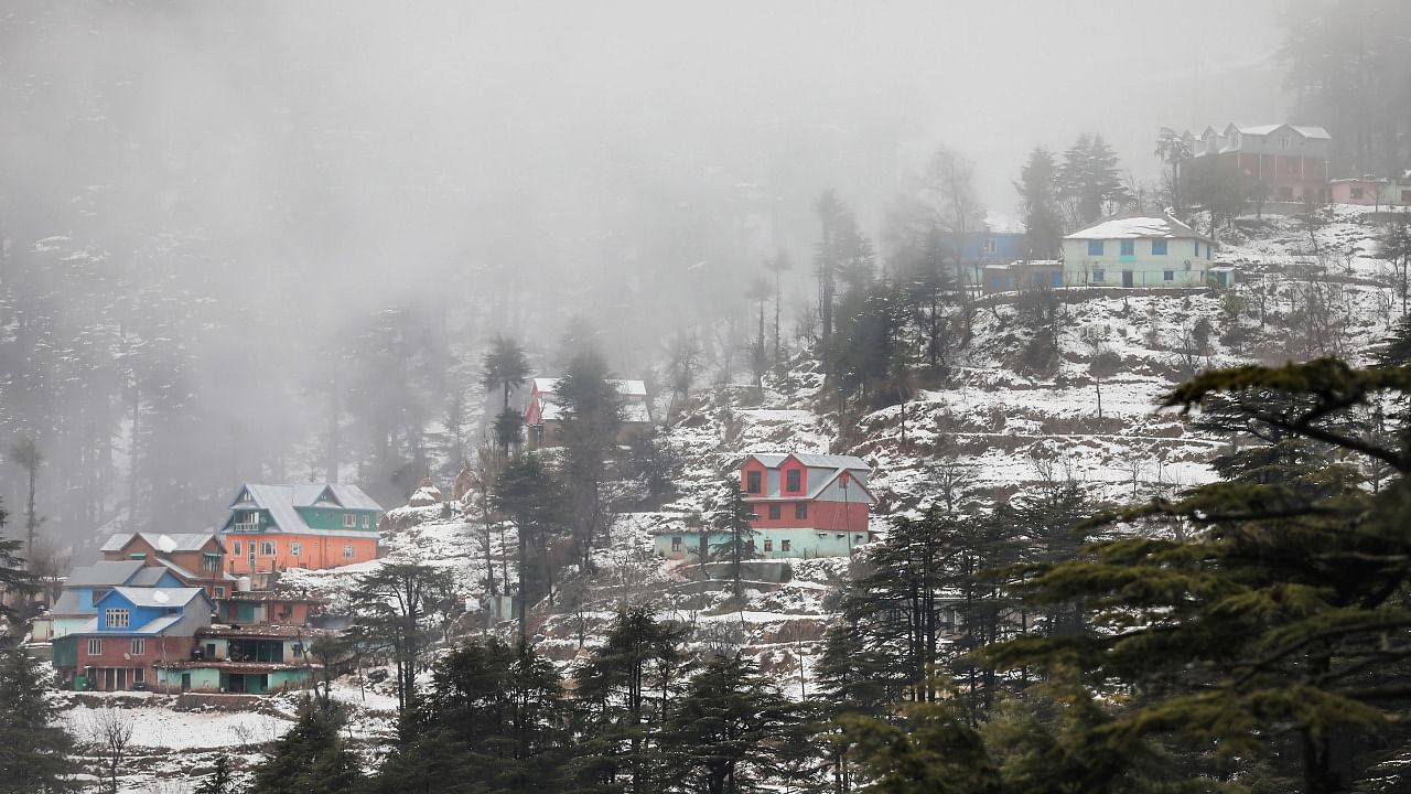People living in the mountain districts of the valley and in Chenab region have been advised not to venture out unnecessarily. Credit: PTI Photo