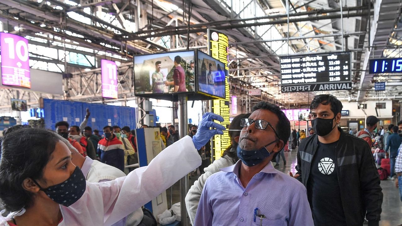 India saw a single-day rise of 1,41,986 new coronavirus infections taking the total case tally to 3,53,68,372. Credit: AFP Photo