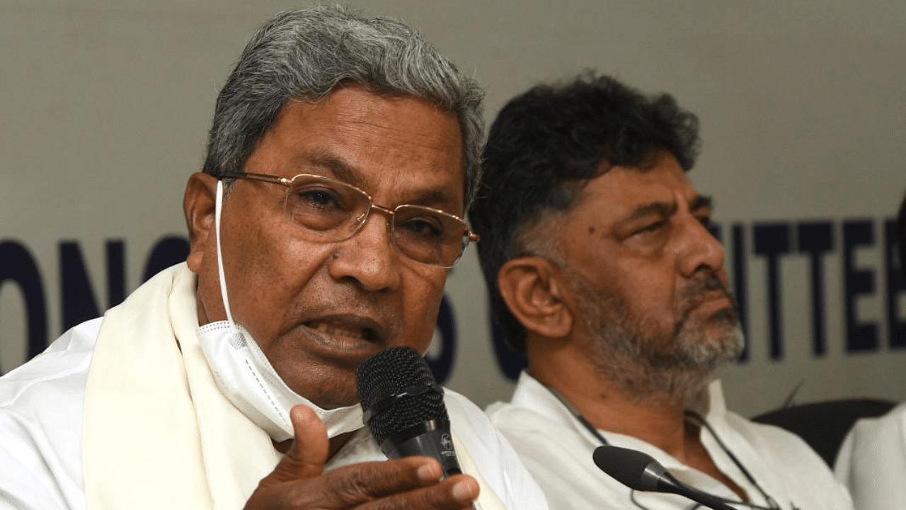 KPCC President D.K. Shivakumar and Opposition Leader Siddaramaiah are conduct a joint press conference about the jatha from Mekedhatu to Vidhana Soudha on the issue of Mekedhatu Project, at KPCC Office in Bengaluru on Sunday. Credit: DH Photo