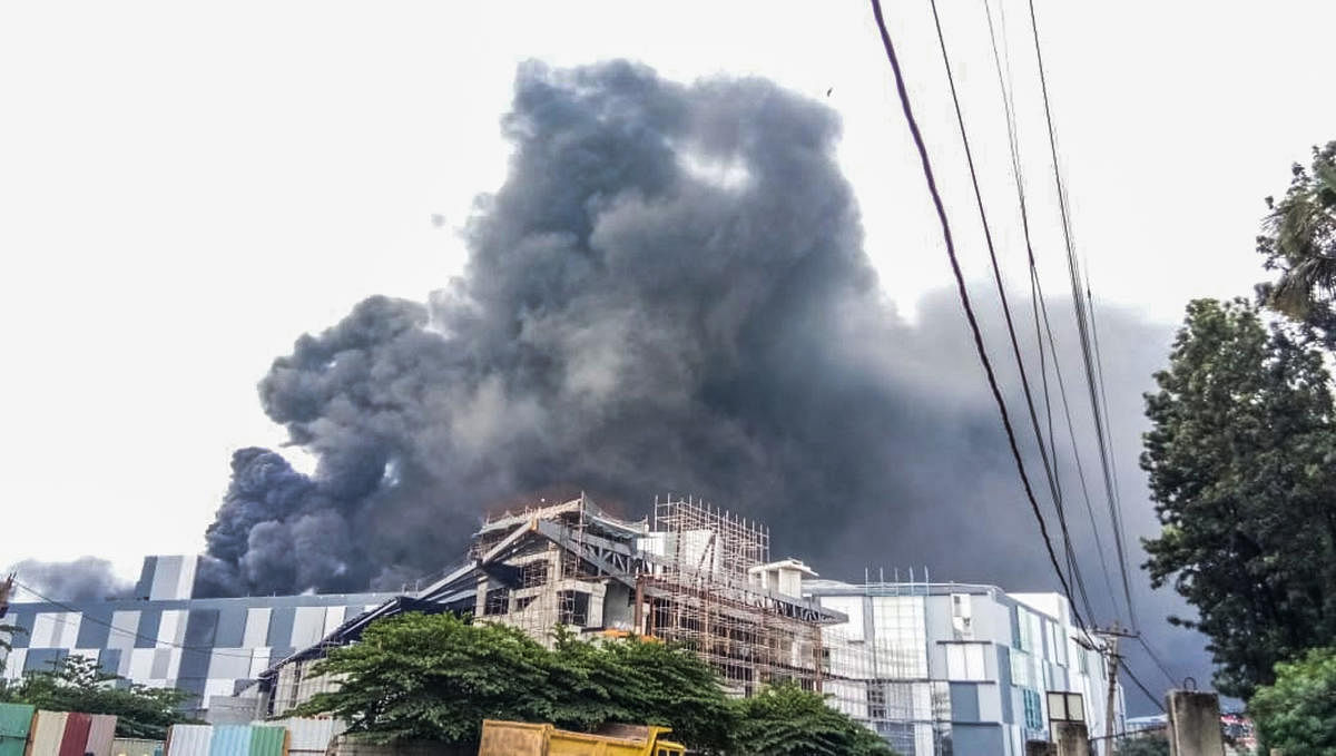 Plumes of smoke rise from an under-construction mall at Konanakunte Cross, Kanakapura Road, on Saturday. Credit: DH Special arrangement