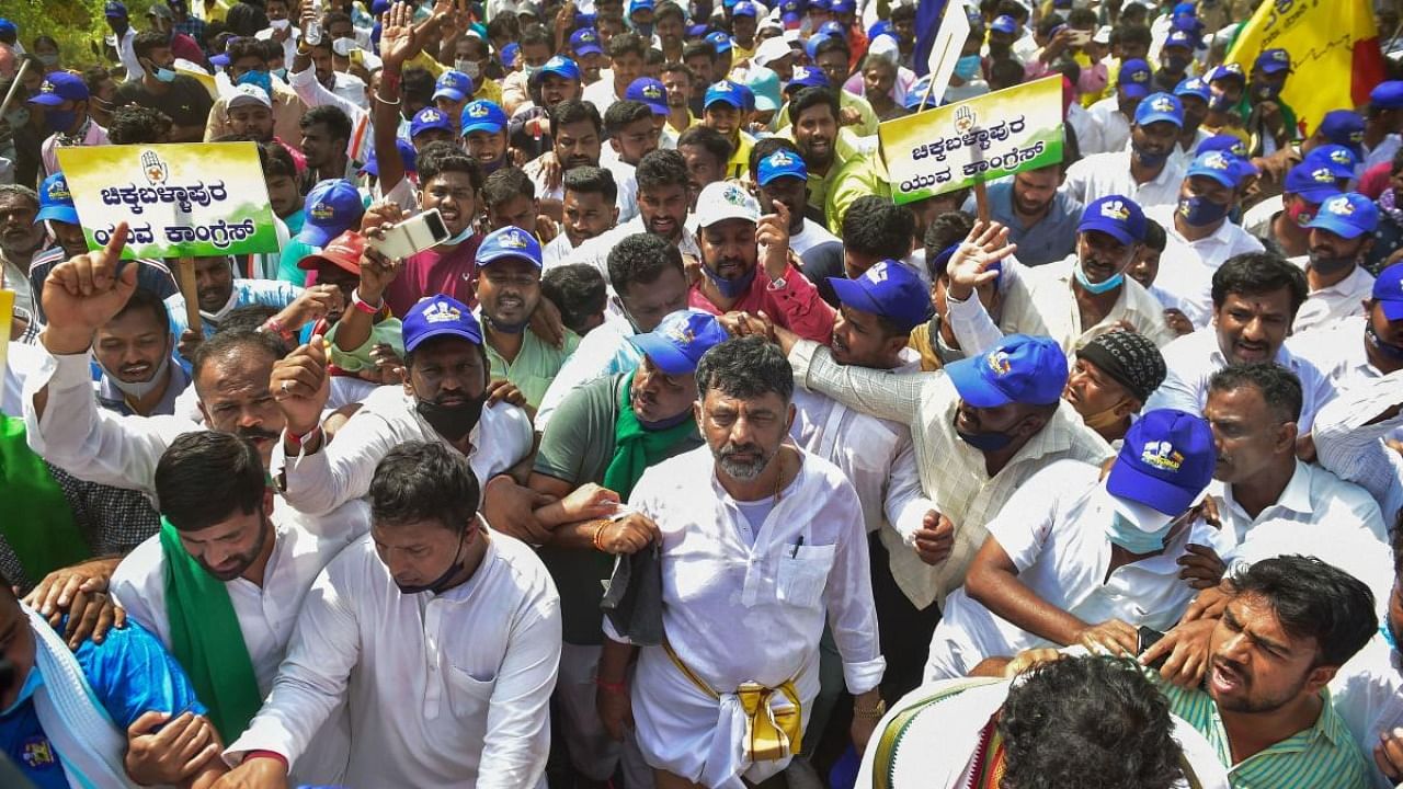 On Monday, the Congress’ march will cover 15 km from Shivakumar’s native Doddalahalli to Kanakapura. Credit: PTI Photo