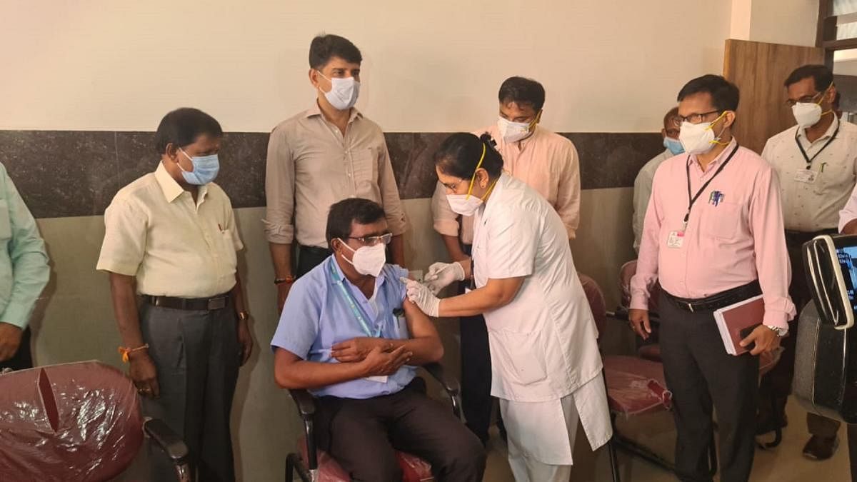 Chief Covid Nodal Officer, Government Wenlock Hospital, Dr Annayya Kulal receives the Covid-19 precautionary dose in the presence of District In-charge Minister S Angara, Mayor Premanand Shetty, DC Dr Rajendra K V during the precaution dose vaccination pr
