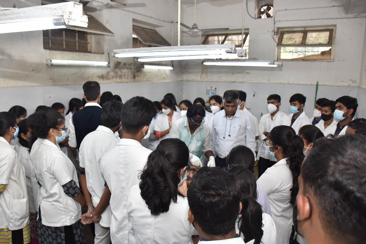 A post-graduate doctor (in black sweater) explains the process of postmortem examination to students of an Ayurveda college. Credit: DH Photo/BK Janardhan