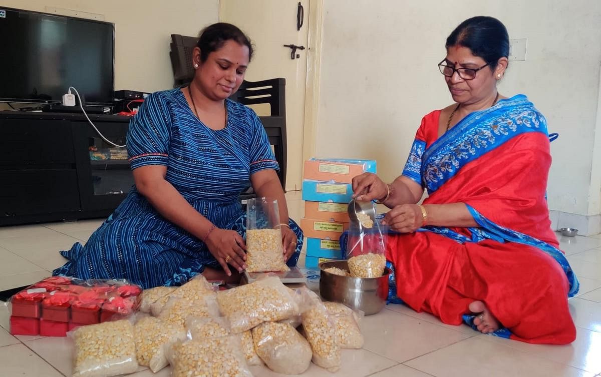 Suraksha Prabhu and her mother Shubha from Malleswaram, have been selling ellu bella and sakkare acchu for four years. (Right) Sushma Naresh from JP Nagar makes two types of ellu bella.