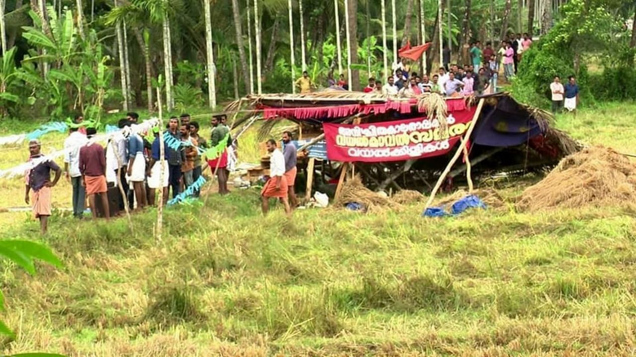 The popular stir by farmers' collective 'Vayal Kilikal' (birds of farmlands) in Kerala in 2018 against filling paddy field for highway construction. Credit: Special Arrangement