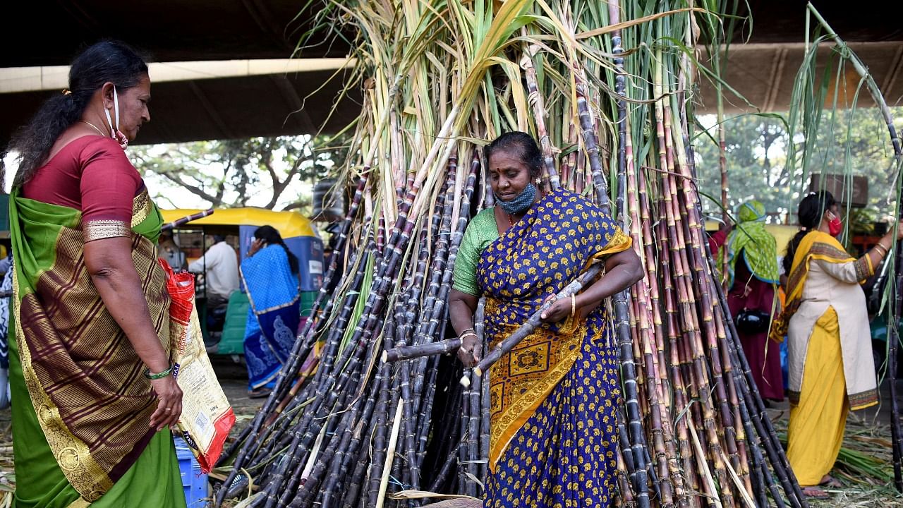 Traders found it challenging to predict market patterns due to the unpredictable weather condition. Credit: DH Photo