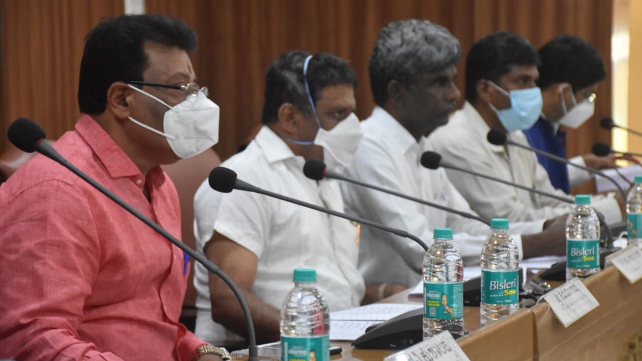 Social Welfare Minister Kota Srinivas Poojary chairs a meeting in Madikeri. Credit: DH Photo