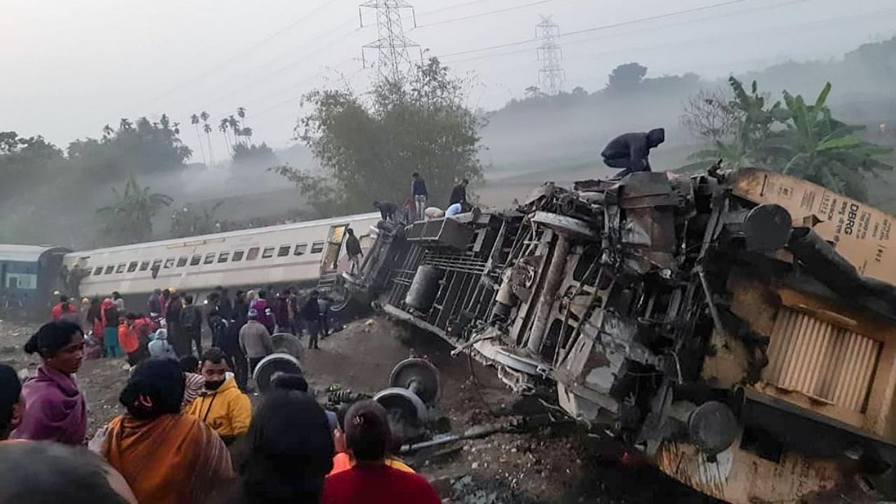 Rescue and relief operation after Guwahati-Bikaner Express got derailed at Mainaguri in Jalpaiguri district, Thursday, Jan. 13, 2022. Credit: PTI Photo