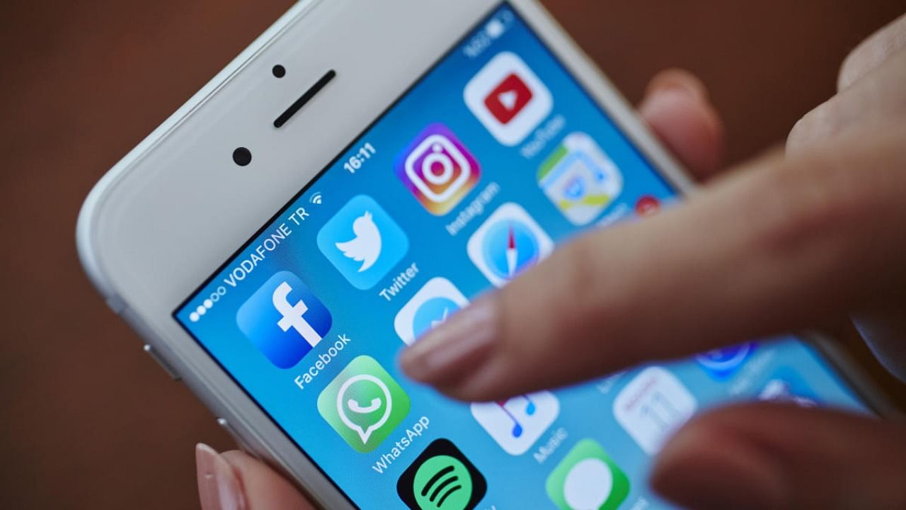 Apple iPhone 6s screen with social media applications icons Facebook, Instagram, Twitter, Spotify, Youtube, Messenger, Apple Music, Safari, Maps, Whatsapp etc. Credit: Getty Images