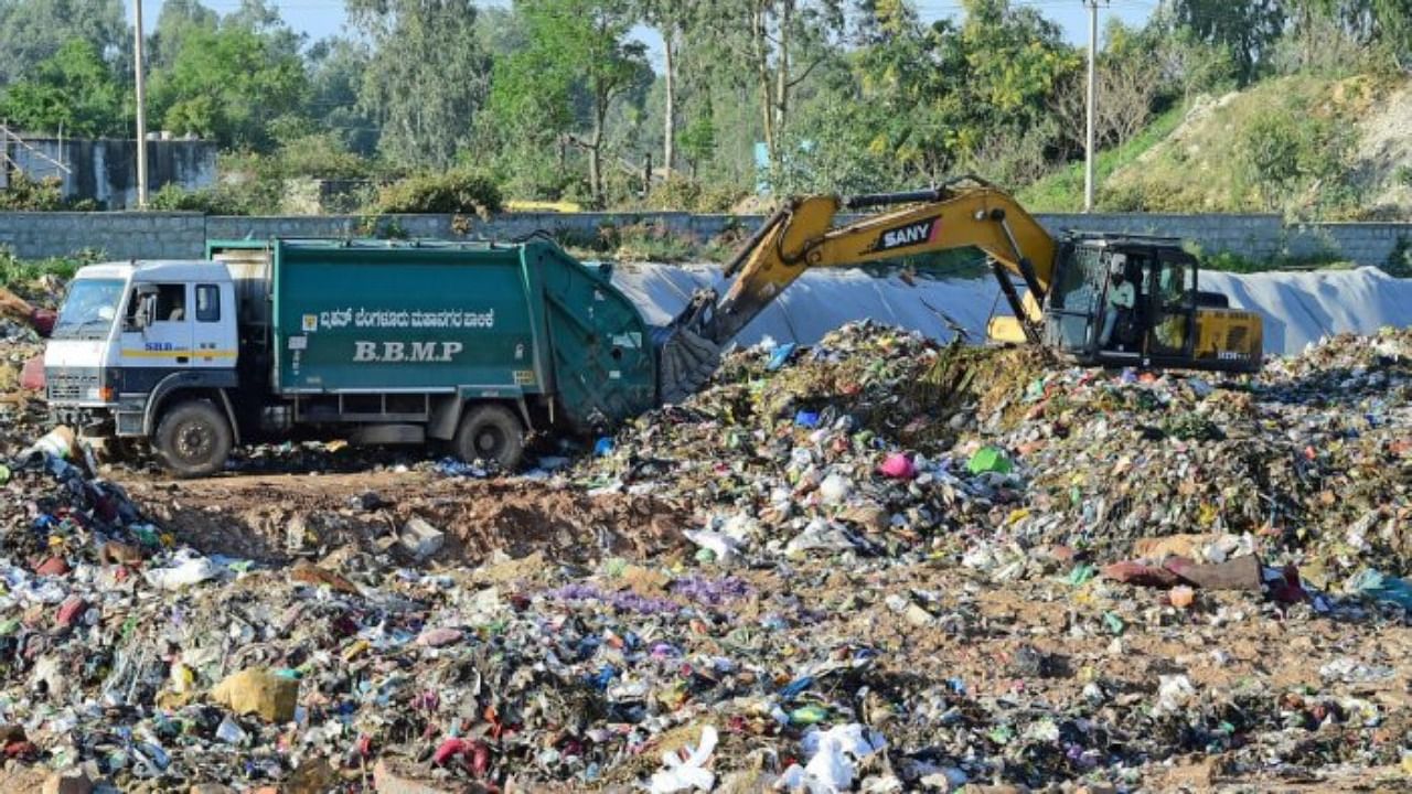 The decision to set up a landfill in South Bengaluru was made to reduce the cost of transporting waste to Mitaganahalli in East Bengaluru. Credit: DH File Photo