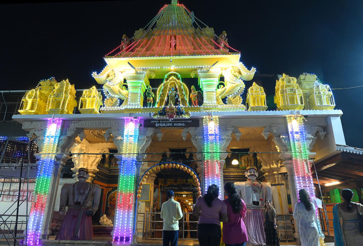 The Udupi Krishna Mutt is decked up with lights for the Paryaya.