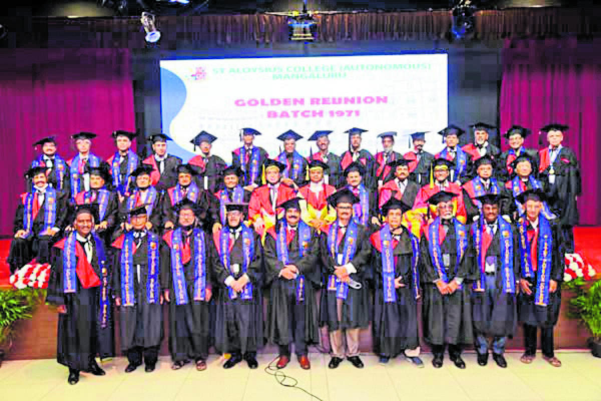 Students of the 1971 batch who had raised Rs 1.71 crore received a sash and memento, symbolically recognising their role as ambassadors of alma mater, from the college management, at the solemn commendation ceremony organised at St Aloysius College.