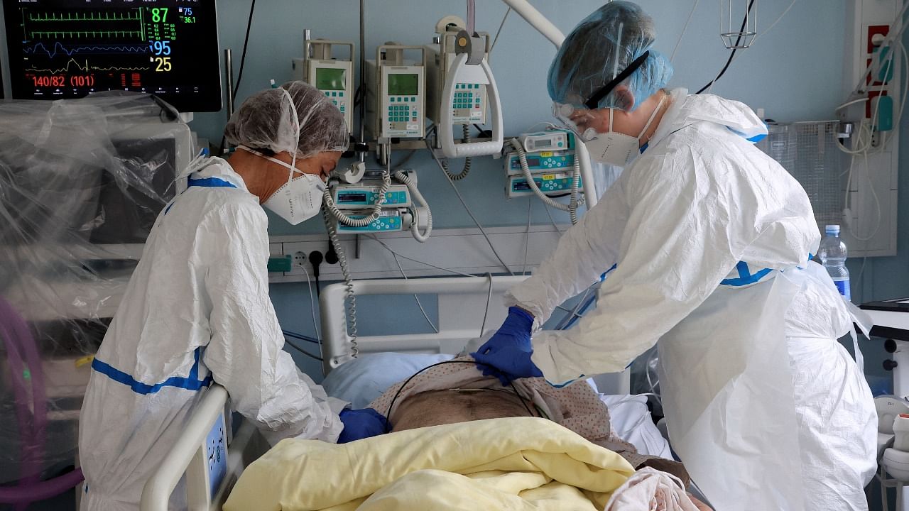 Doctors attend to a Covid-19 patient in a hospital. Credit: Reuters Photo