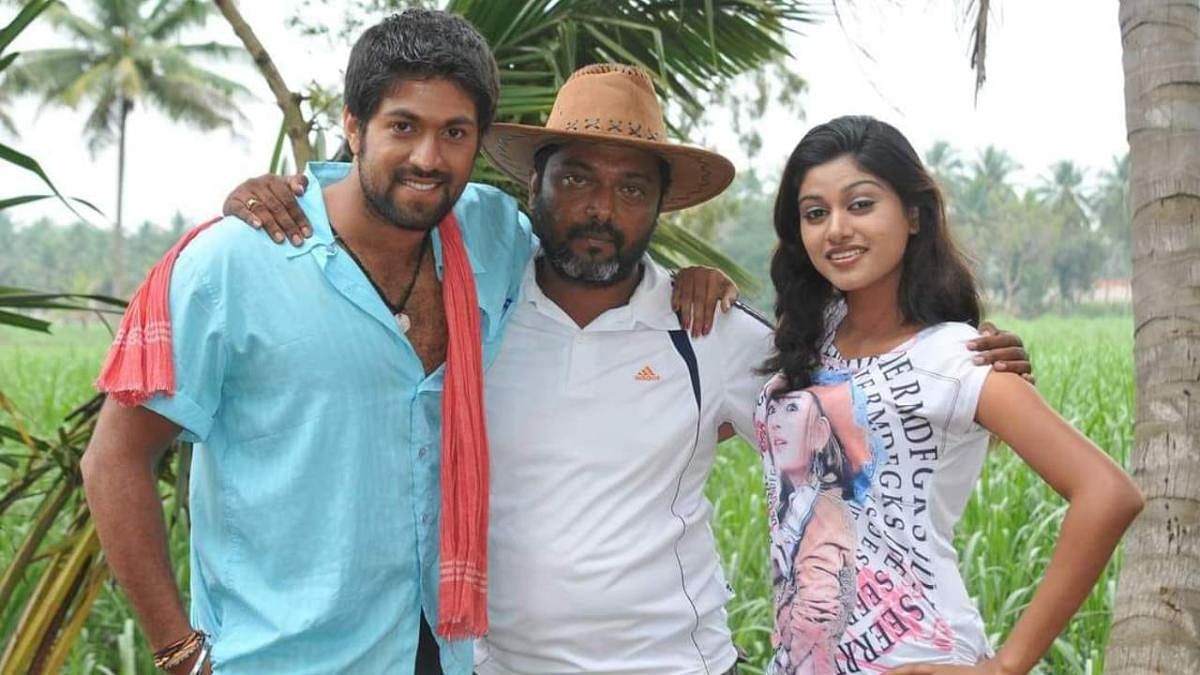 Yash, Pradeep Raj and Oviya on the sets of 'Kirataka'.