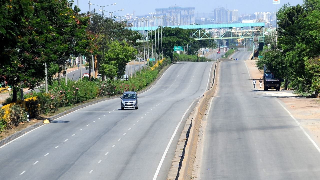 A view of National Highway 4 on the outskirts of Bengaluru. Credit: DH File Photo
