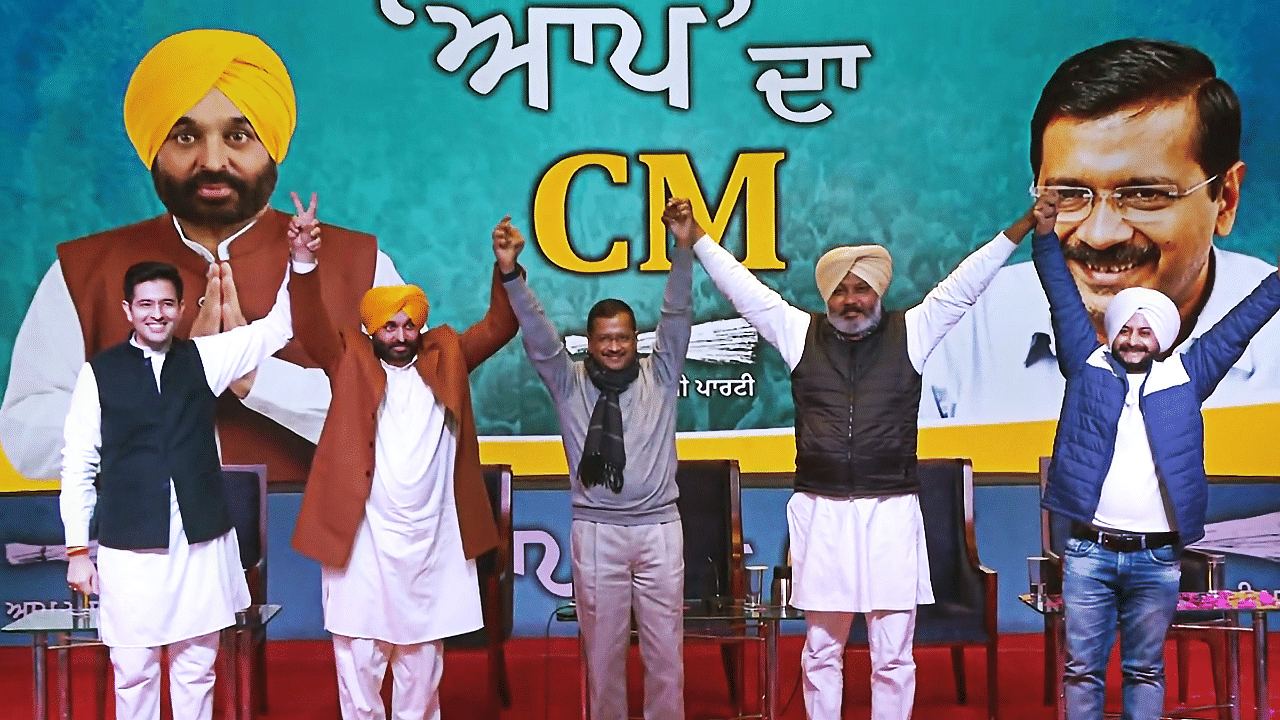 Delhi CM and AAP supremo Arvind Kejriwal with party's chief ministerial candidate Bhagwant Singh Mann ahead of Punjab polls. Credit: PTI Photo