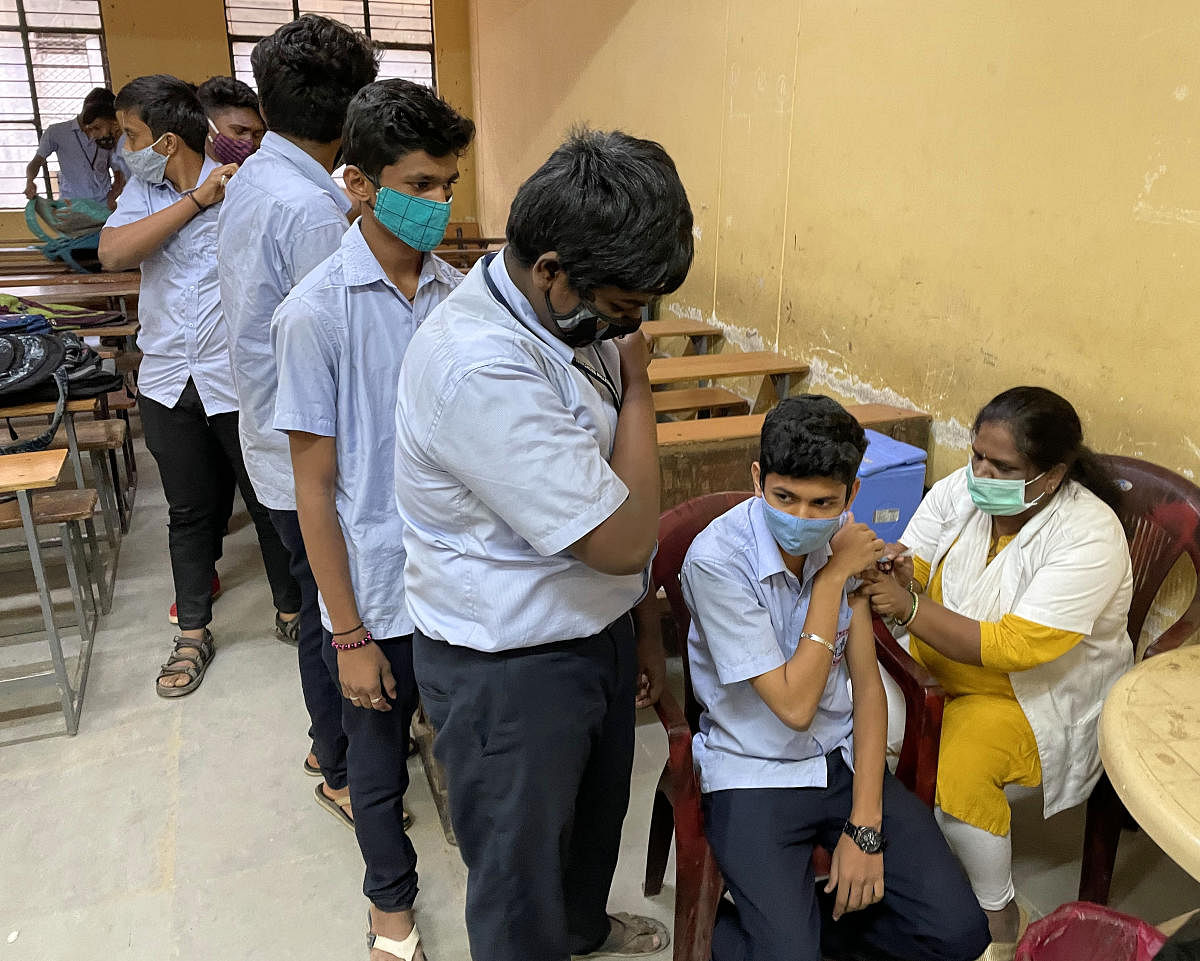 PU students in the 15-18 age group receive their first dose of Covid vaccine at a college in Malleswaram. Credit: DH Photo
