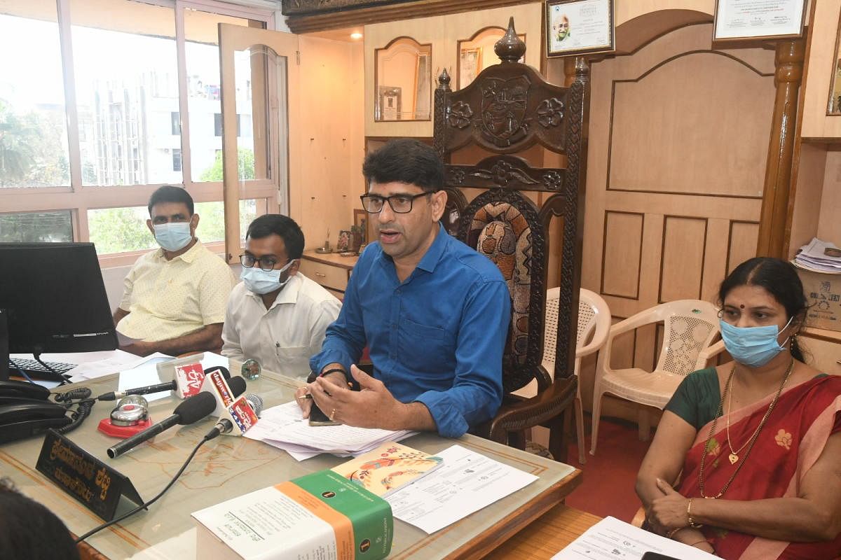 Mayor Premananda Shetty speaks to reporters in Mangaluru. DH Photo