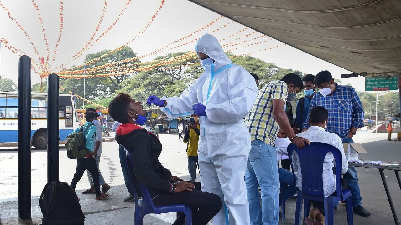 Of the new cases, 19,105 were from Bengaluru Urban that saw 33,011 people being discharged and 19 virus-related deaths. Credit: PTI Photo