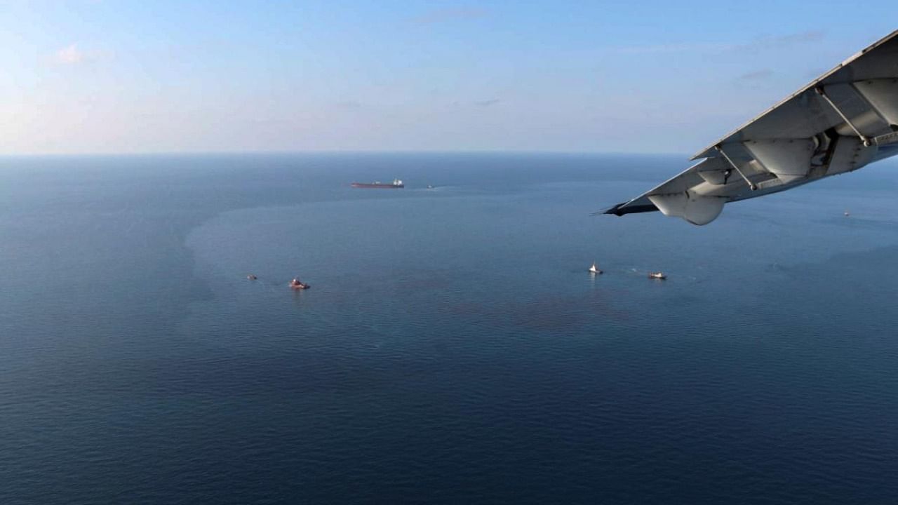 Aerial view shows oil spill from a leaked undersea pipeline that belongs to Star Petroleum Refining Public Company Limited, in the Gulf of Thailand, Near Rayong province. Credit: Reuters photo