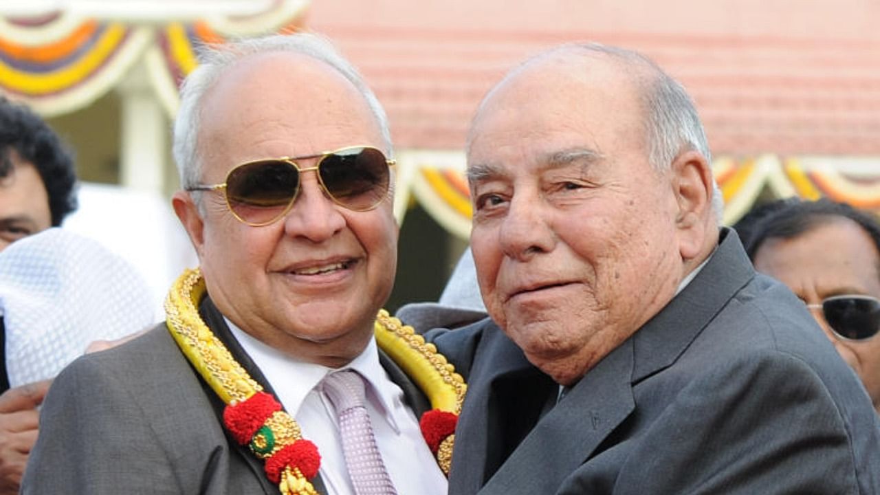 Rashid Byramji (right) seen with fellow trainer Zaheer Darasha during an event at the Bangalore Turf Club. Credit: DH File Photo