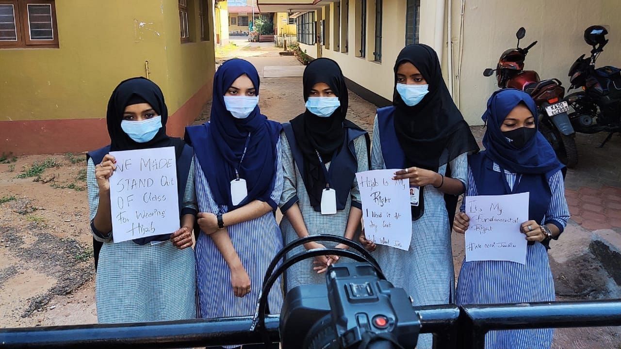 The five Muslim girl students who have been prevented from attending classes with their 'hijab' during a protest in Udupi. Credit: DH File Photo