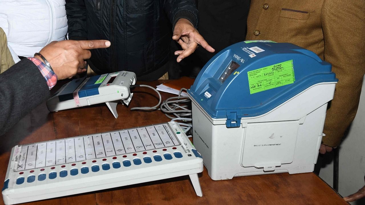Election presiding officers receive training on how to use the Electronic Voting Machine (EVM) and Voter-Verified Paper Audit Trail (VVPAT) from an election supervisor ahead of the state assembly elections, in Amritsar on January 20, 2022. Credit: AFP Photo