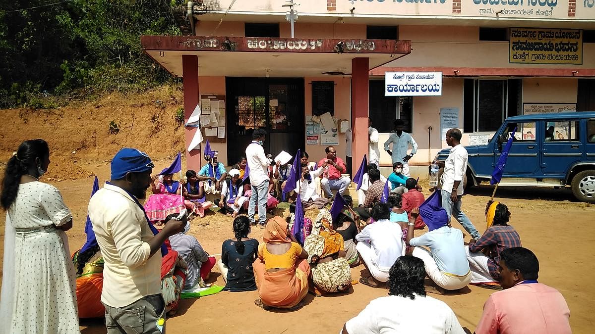 Members of Dakshina Kannada Jilla Dalit Seva Samiti stage a protest in front of Kolthige Gram Panchayat.