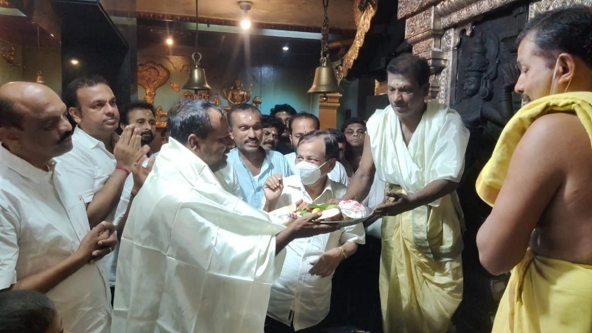 Former minister U T Khader, after being appointed Deputy Leader of Congress Legislative Party (CLP) in the Karnataka Legislative Assembly, was felicitated during his visitto Sri Gokarnanatha Temple in Kudroli, Mangaluru, on Monday evening.