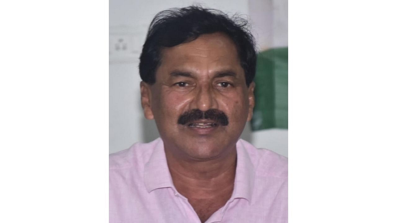 M Lakshmana