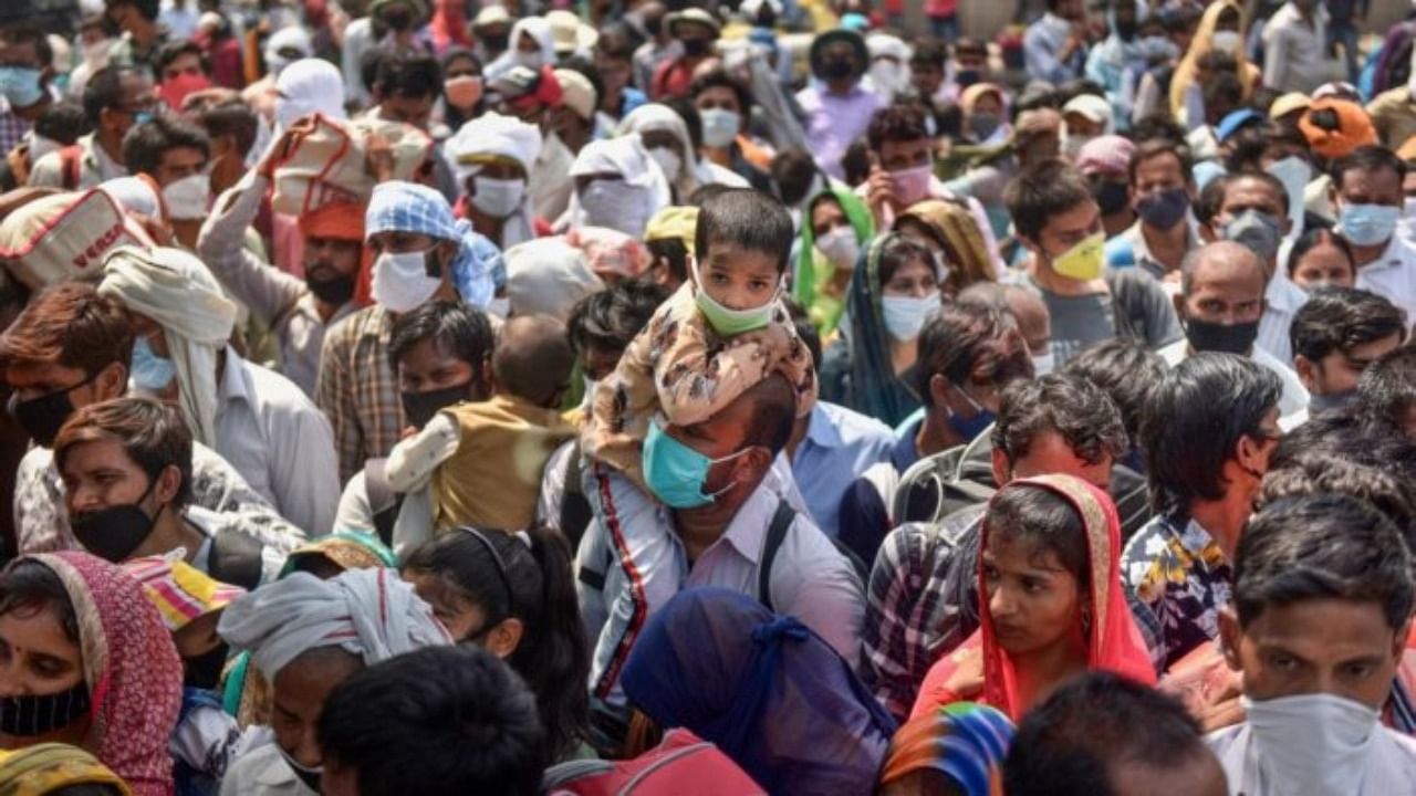 MIgrant workers leave Delhi amid a Covid-induced lockdown. Credit: PTI Photo  