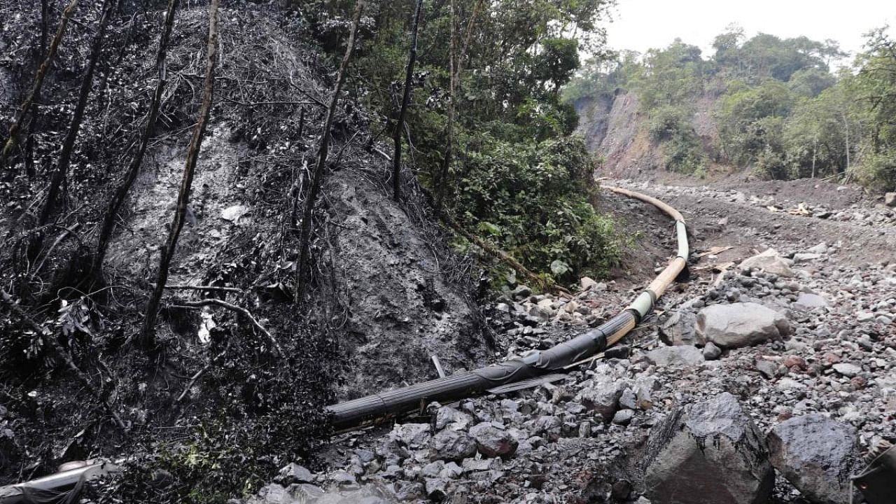 Handout picture released by Ecuador's Ministry of Environment shows an oil spill ocurred in Piedra Fina, Ecuador. Credit: AFP Photo/Ecuador's Ministry of Environment