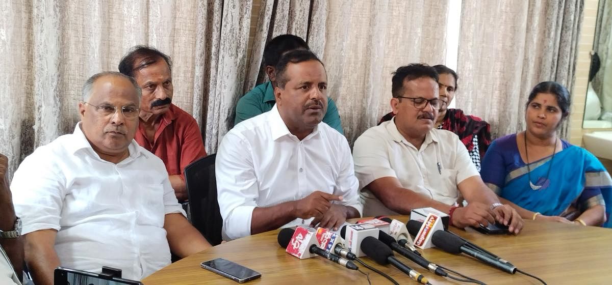 Deputy Leader of Congress Legislative Party (CLP) in the Legislative Assembly U T Khader addresses reporters at Circuit House in Mangaluru on Wednesday.