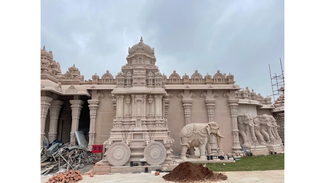 These chariots made of sandstone are inspired by the iconic stone chariot lying in a dilapidated state in the Vijaya-Vittala temple complex in Hampi. Credit: DH Photo