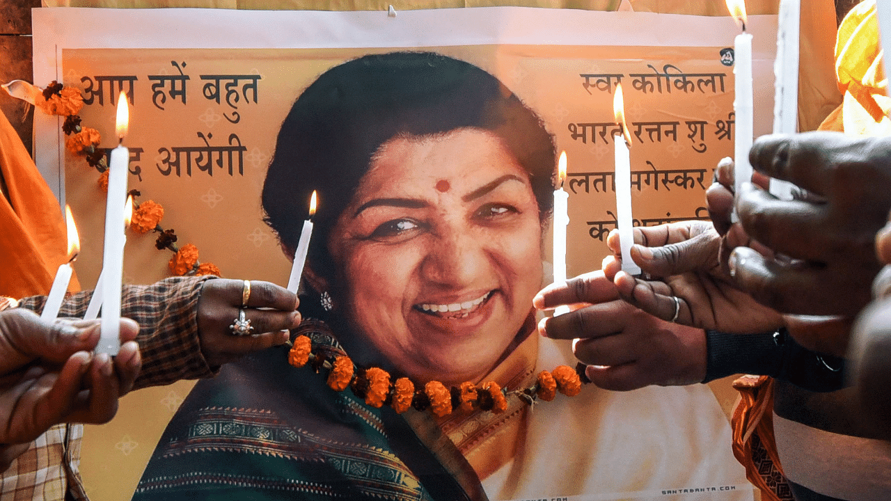 People light candles to pay tribute to veteran singer Lata Mangeshkar. Credit: PTI Photo