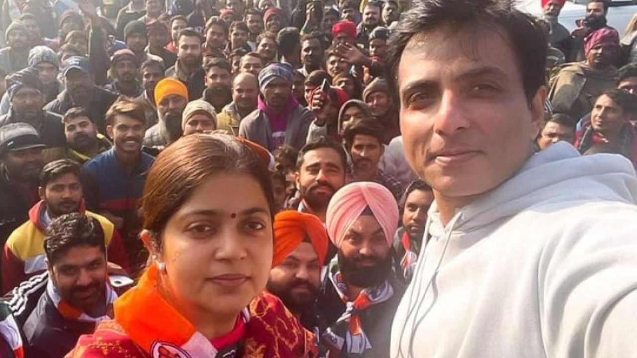 Actor Sonu Sood in support of his sister and Congress candidate Malvika Sood Sachar, during an election campaign for upcoming Punjab Assembly elections, in Punjab. Credit: PTI Photo