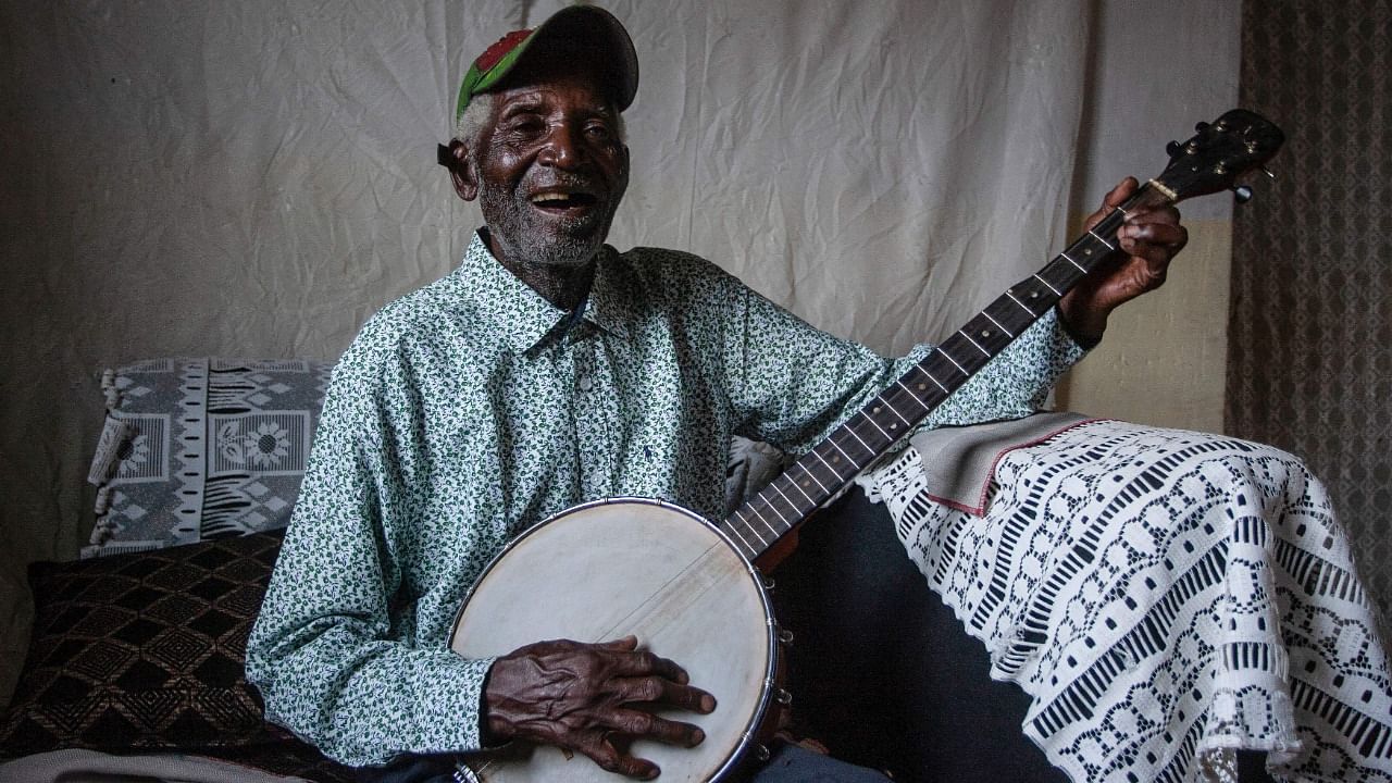  At 92, Giddes Chalamanda has no idea what TikTok is. He doesn't even own a smartphone. And yet the Malawian music legend has become a social media star, with his hit song "Linny Hoo" garnering over 80 million views on the video-sharing platform and spawning mashups and remixes from South Africa to the Philippines. Credit: AFP Photo