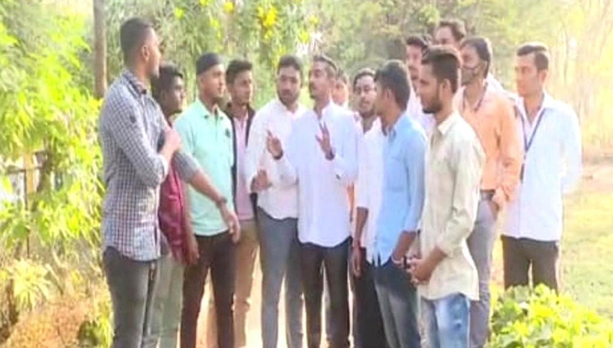 ABVP members appeal to students not to involve themselves in the hijab controversy, at a government college in Dharwad on Thursday. Credit: DH photo