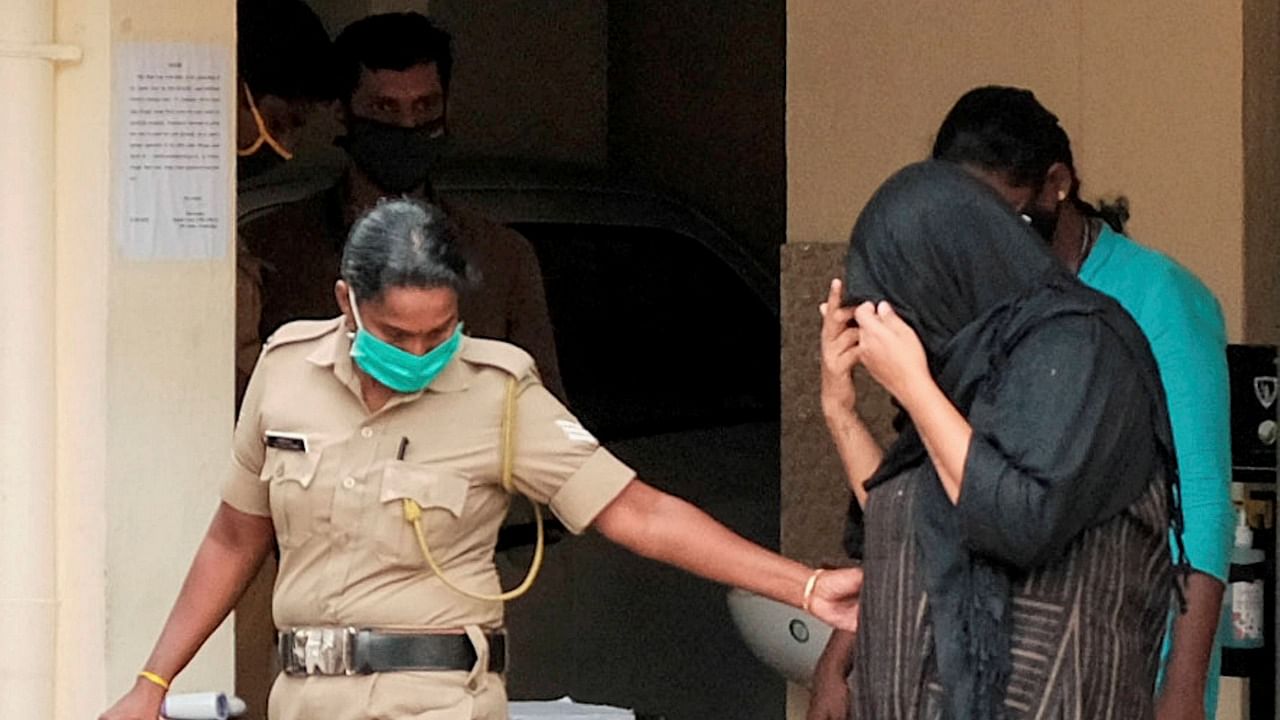  Gold smuggling accused Swapna Suresh being transferred from NIA court to Kakkanad jail, in Kochi. Credit: PTI File Photo