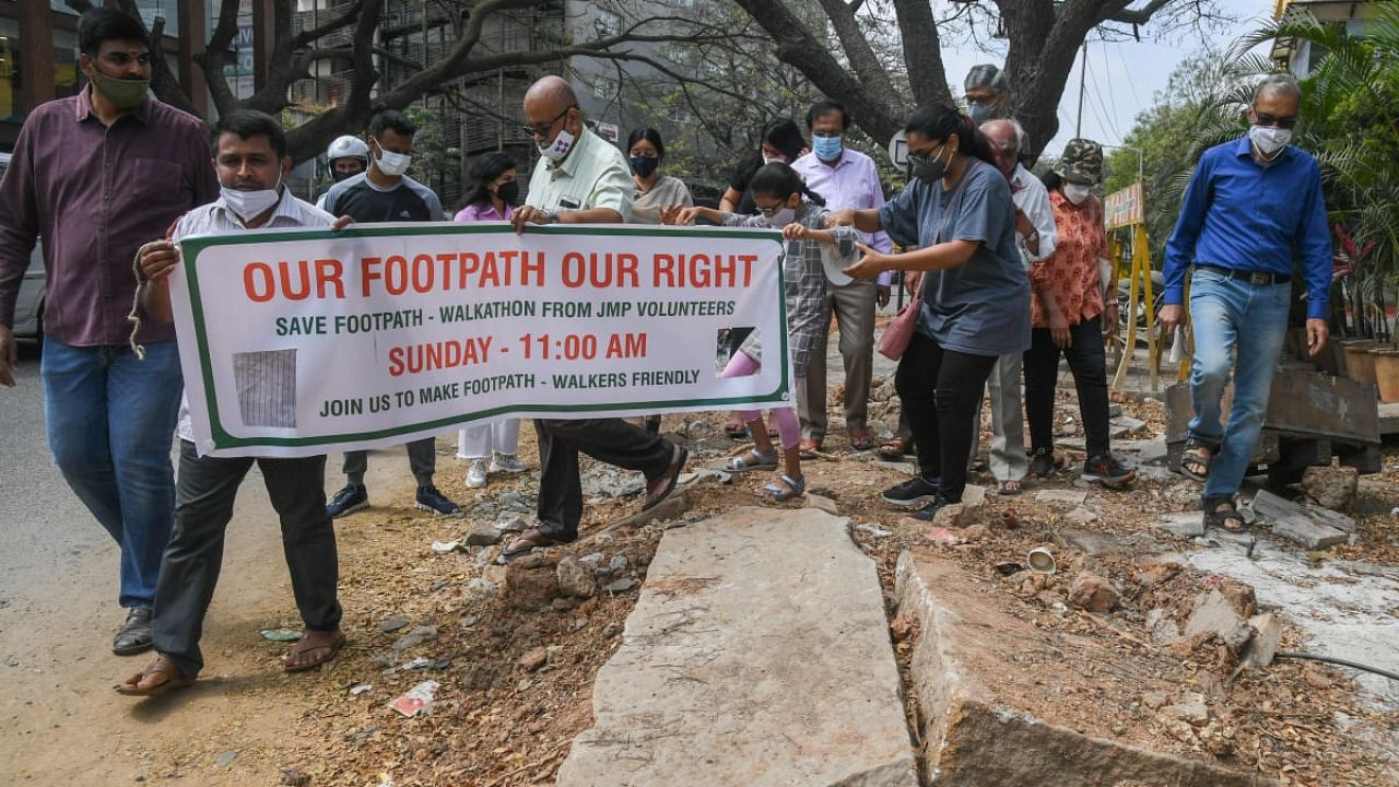 The walkathon was from Madhavan Park to the BBMP south division office in Jayanagar on Sunday. Credit: DH Photo/S K Dinesh