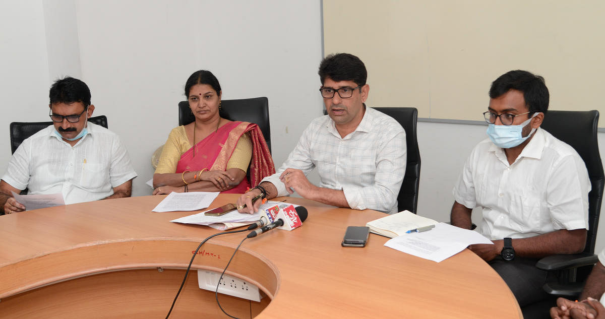 Mayor Premananda Shetty speaks to reporters in Mangaluru. DH photo