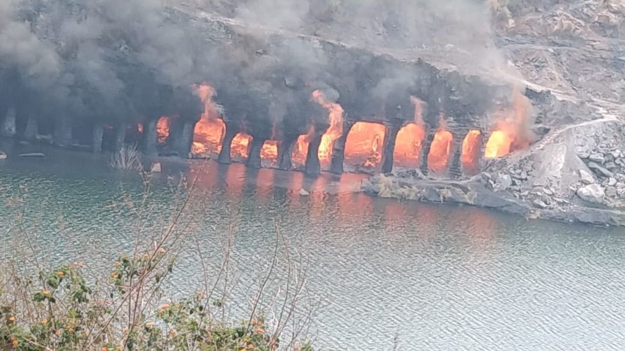 The high flames along with fumes of the smoke rising from the mine slowly spread to residential colonies of Karkata, Bishrampur and adjoining areas as well. Credit: IANS Photo