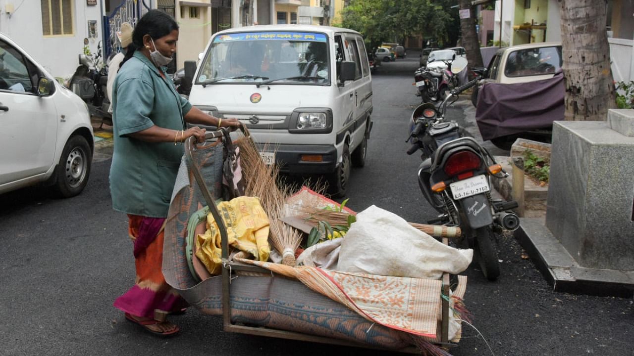 According to Balasubramanian, over 10,000 people are working on door-to-door garbage collection and the contractors have been struggling to pay them due to this inordinate delay. Credit: DH Photo