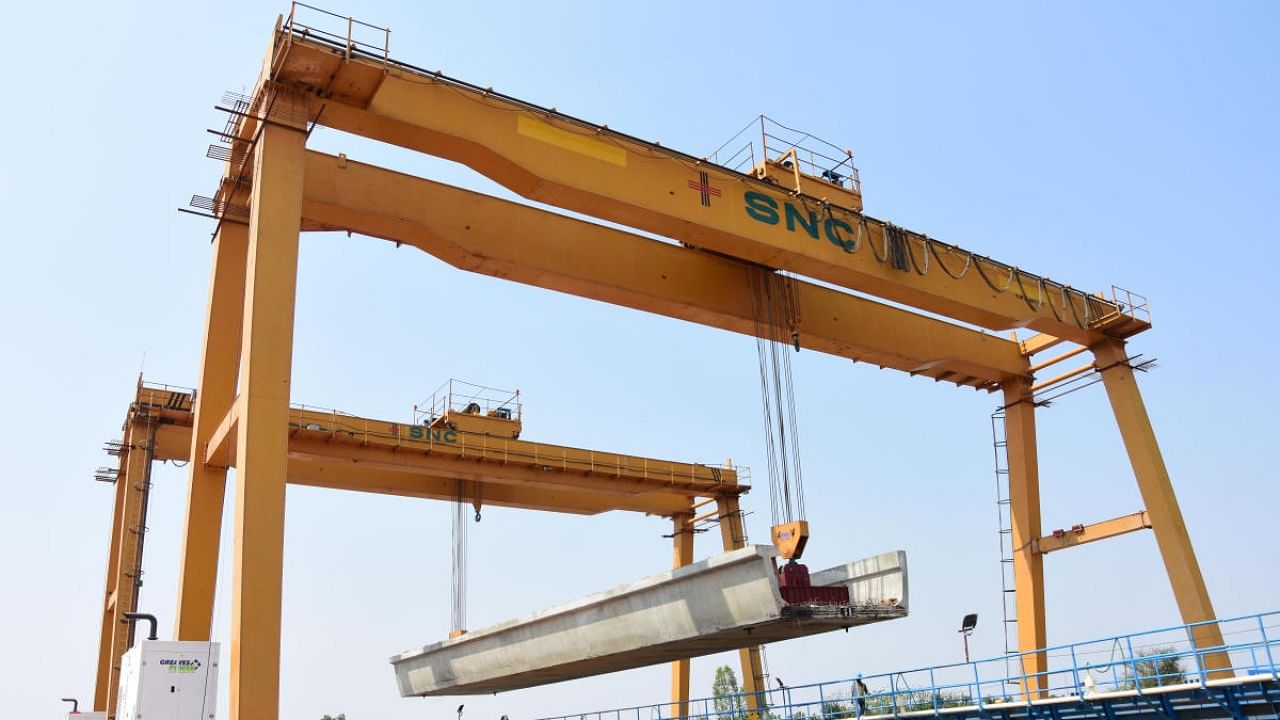 The erection of U-girders will be done by launching girder and heavy-duty tandem lifting cranes of 500 tonne each. Credit: DH Photo