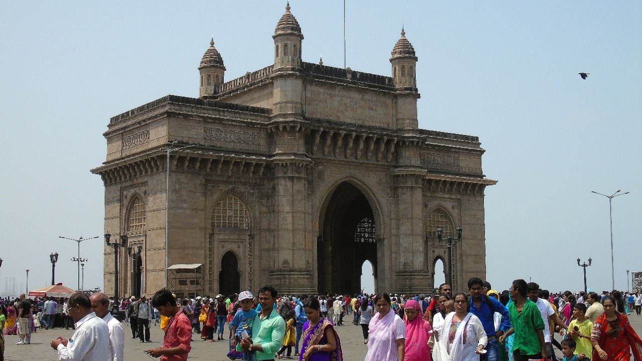 People lining up at gateway of India. Credit: Special Arrangement