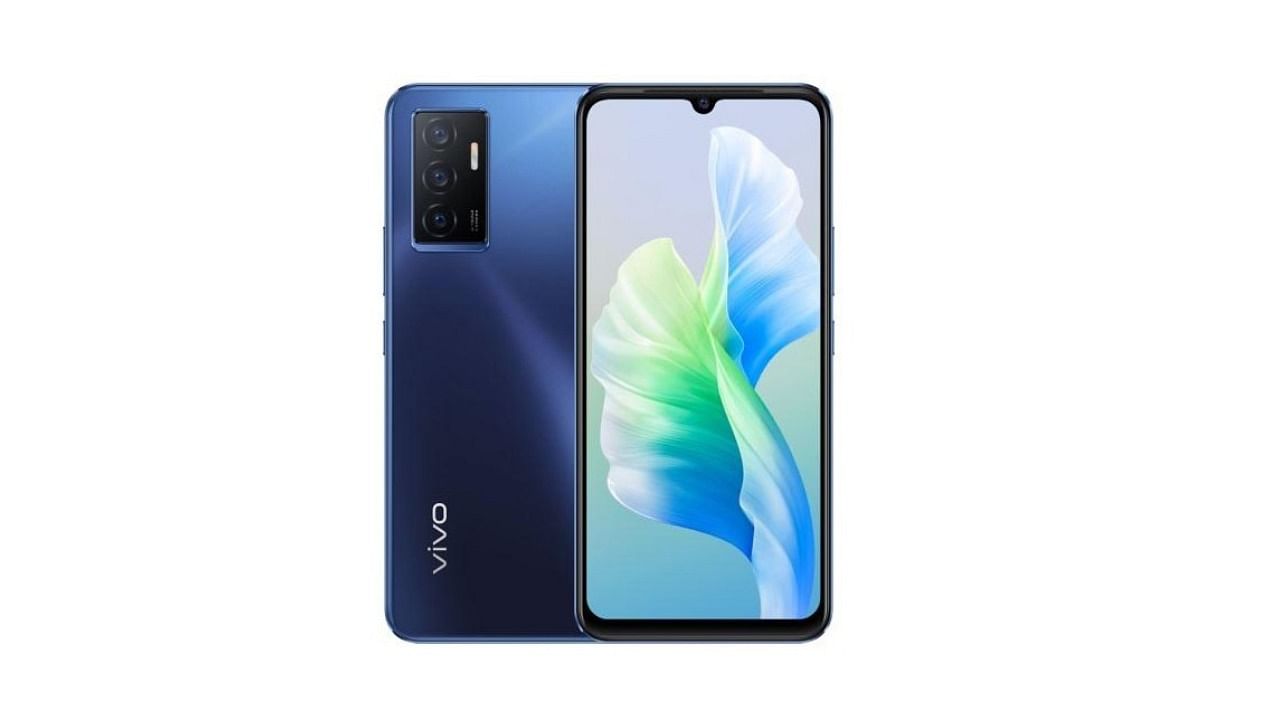 The new Vivo V23e 5G midnight blue colour model. Credit: Vivo India