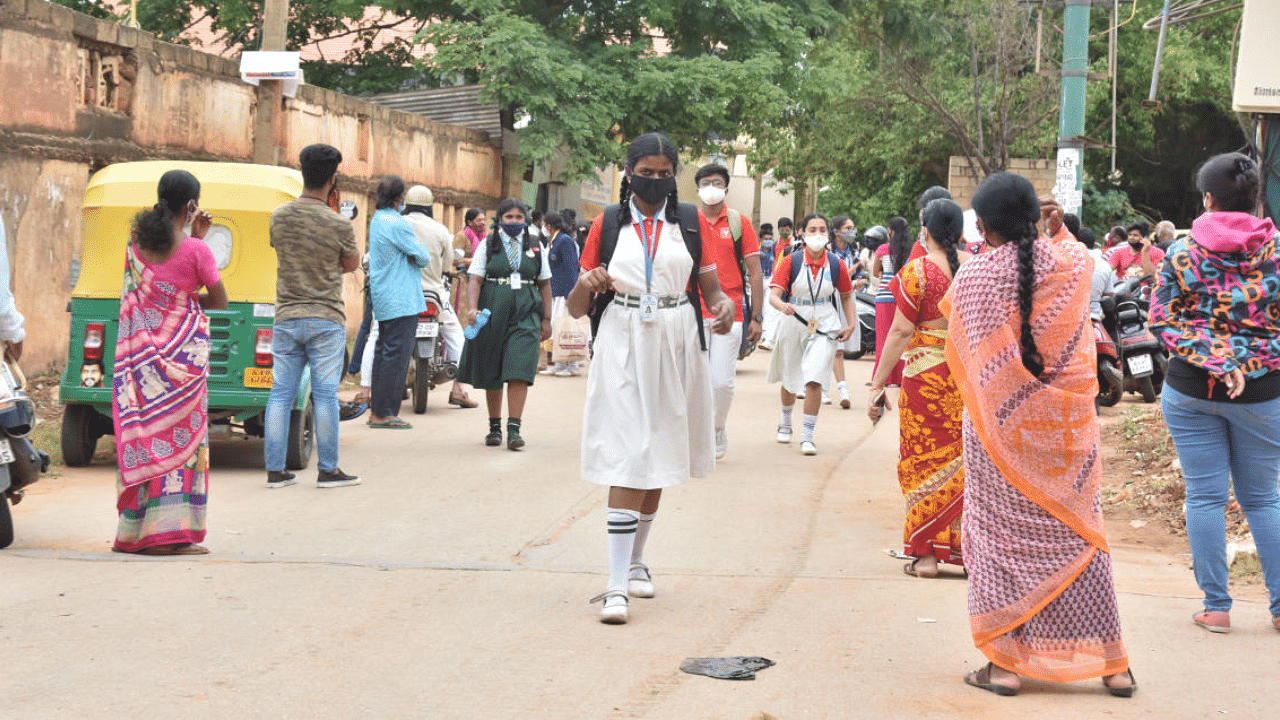 Some private schools have issued an advisory on dress code for parents. Credit: DH Photo