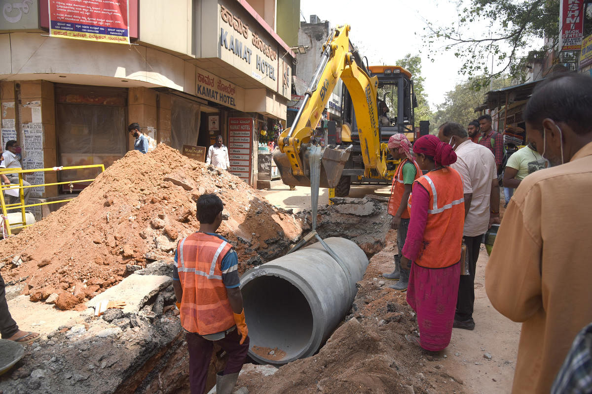 According to the BBMP, the road infrastructure division has asphalted 72 arterial and sub-arterial roads, measuring 84.14 km. Credit: DH Photo