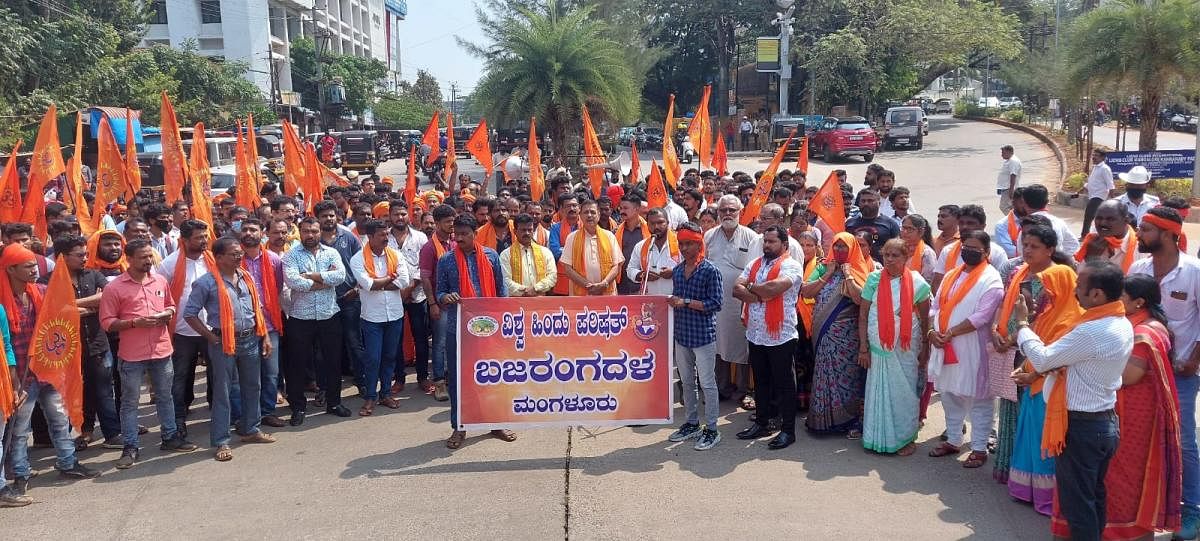 VHP members stage a protest at Kadri-Mallikatte.