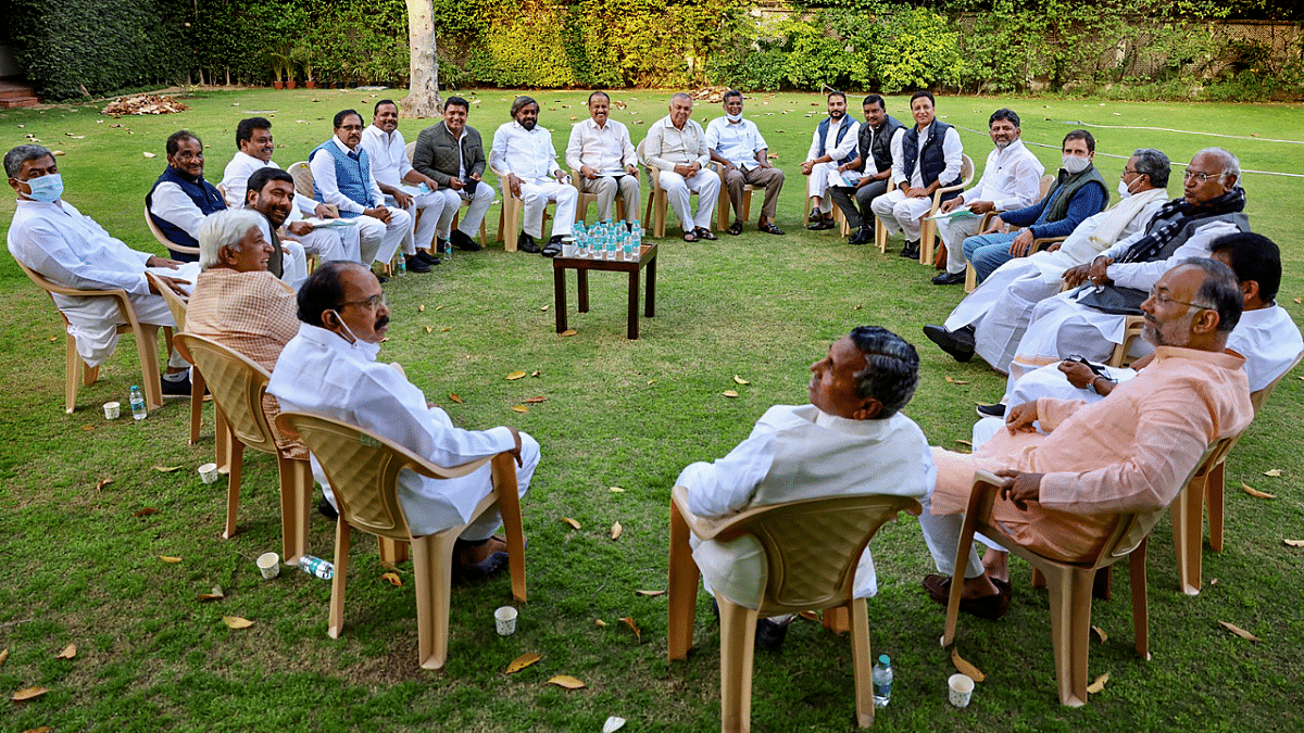 Congress leader Rahul Gandhi with senior Congress leaders of Karnataka. Credit: PTI Photo